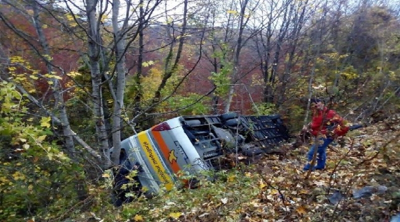 NA PUTU ŠUJICA-KUPRES Autobus sletio s kolnika – tri osobe ozlijeđene