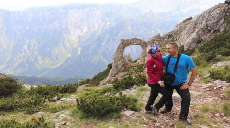 Ljubav u prirodi: Upoznali se na planinarenju, zaprosio je na Hajdučkim vratima