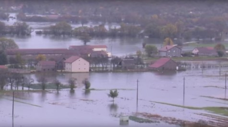 VIDEO| Poplave i odroni u Crnoj Gori: Blokiran promet, ljudi zaglavili u kućama