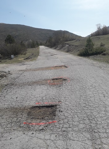 LIVNO: Mještani sela Tušnica zakrpili sve rupe od Tušnice do Megdana (FOTO)