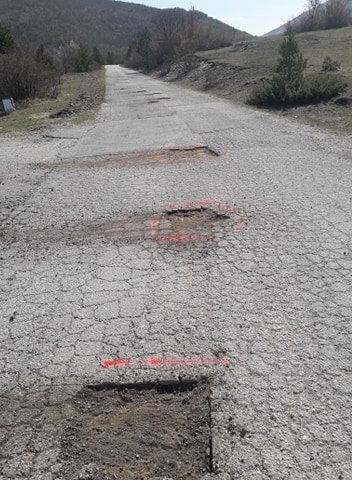 LIVNO: Mještani sela Tušnica zakrpili sve rupe od Tušnice do Megdana (FOTO)