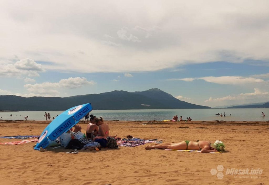 MA KAKVO MORE, PLAŽA MARINOVAC JE ZAKON: Vikend guštanje na Buškom jezeru