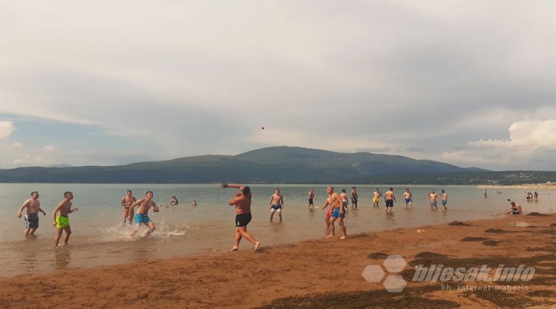 MA KAKVO MORE, PLAŽA MARINOVAC JE ZAKON: Vikend guštanje na Buškom jezeru