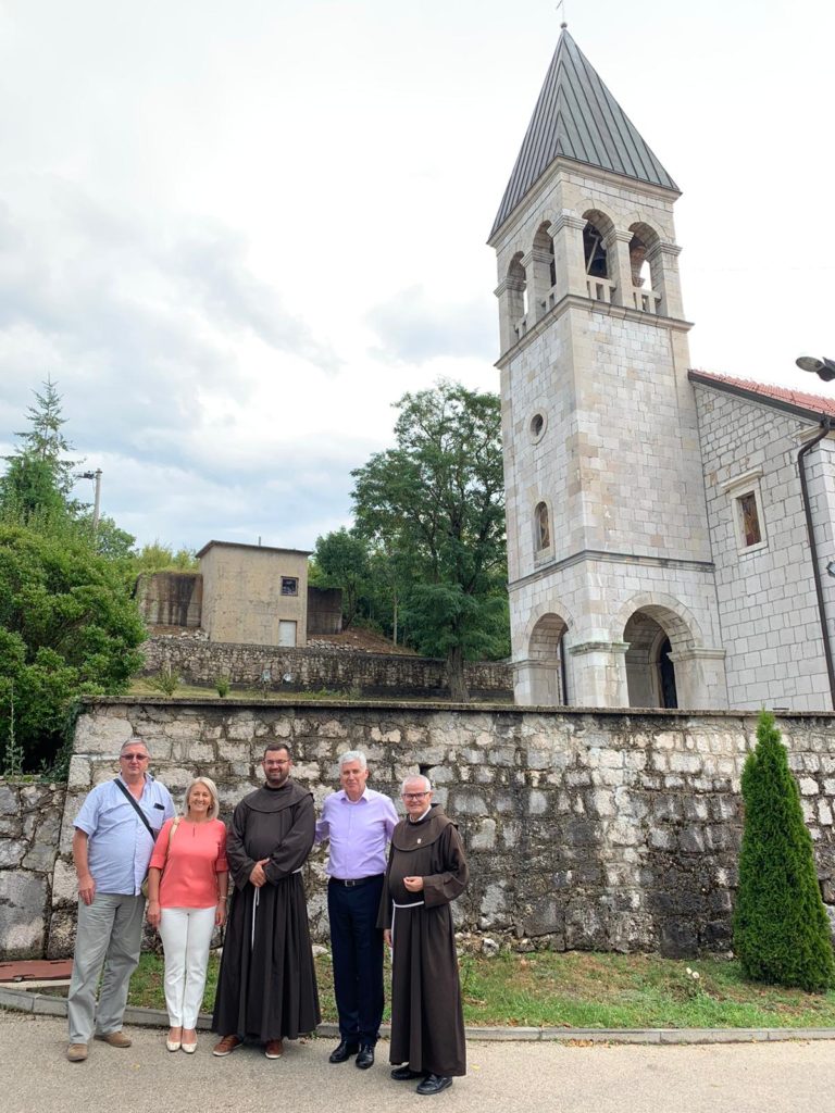 Dragan Čović i Borjana Krišto posjetili Župu Vidoši u Livnu