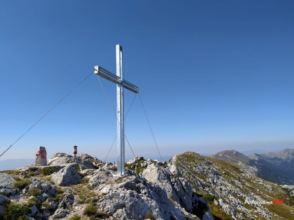 SVAKA ČAST: Postavljen križ na Konju, najvišem vrhu Kamešnice (1856 m.n.v.)