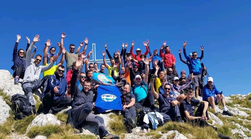 SVAKA ČAST: Postavljen križ na Konju, najvišem vrhu Kamešnice (1856 m.n.v.)