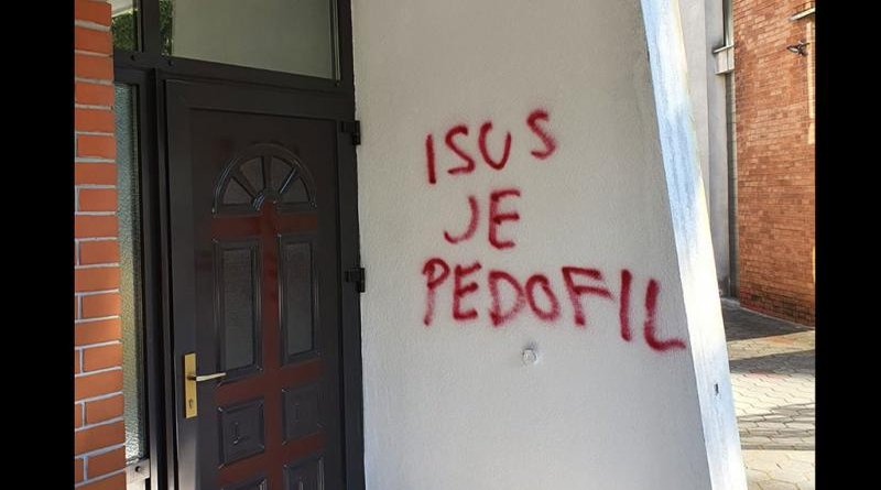 Na župnoj crkvi Sv. Ante u Bihaću osvanuli uvredljivi natpisi