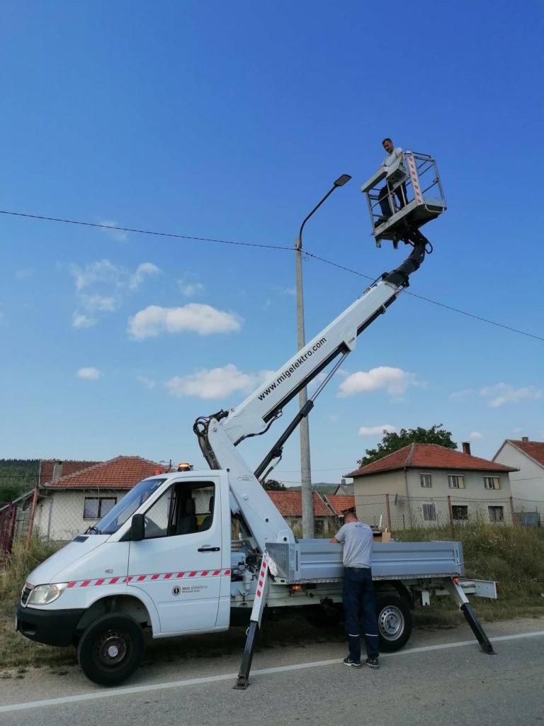 U Glamoču počeli radovi na zamjeni zastarjele ulične rasvjete i postavljanju LED rasvjete