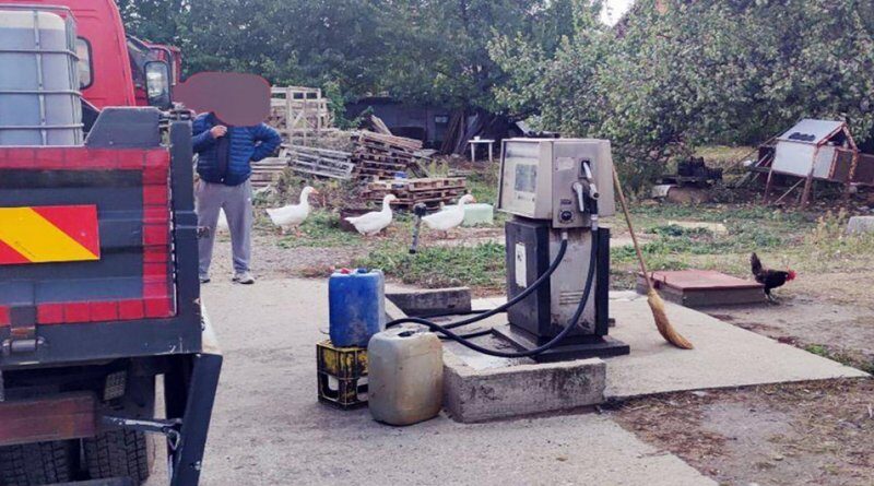 Napravio pumpu u dvorištu, sudeći prema zatečenom novcu, dobro je radila