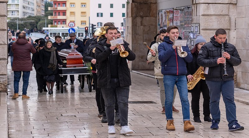 Na sjednicu Gradskog vijeća došao u lijesu