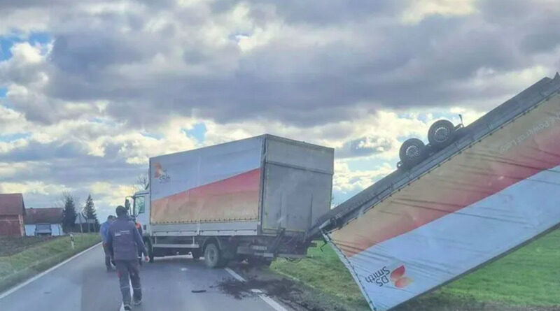 NEVJEROJATAN VIDEO / Pogledajte kako je olujni vjetar prevrnuo prikolicu kamiona