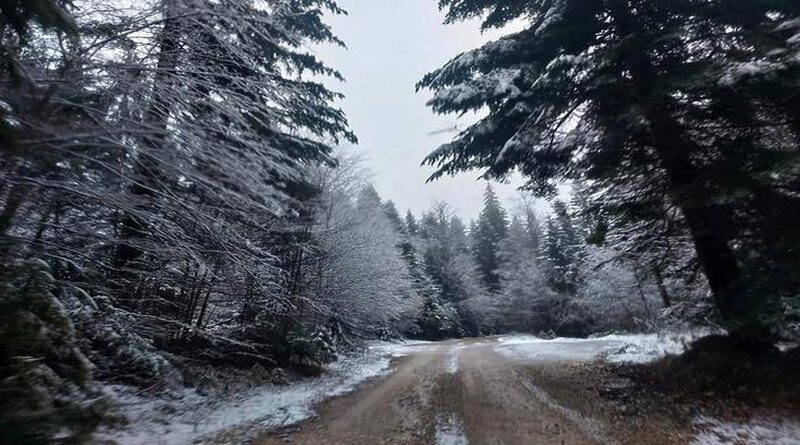 Prvi snijeg u ovoj sezoni pao u Drvaru, Glamoču i Bosanskom Grahovu